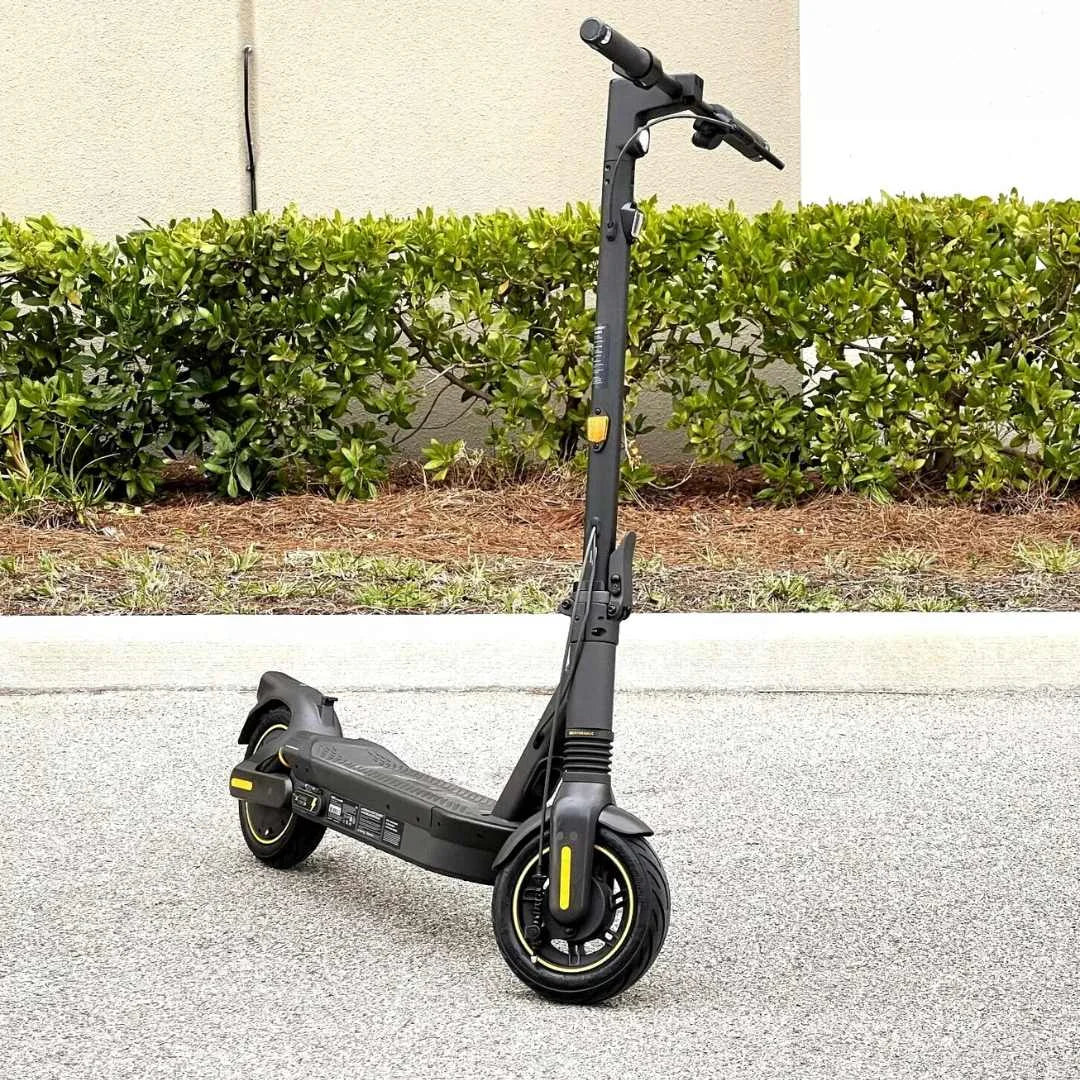 Segway - Max G2 Electric Kick Scooter Foldable w/ 43 Mile Range and 22 MPH Max Speed - Black - Good Condition - Image 3