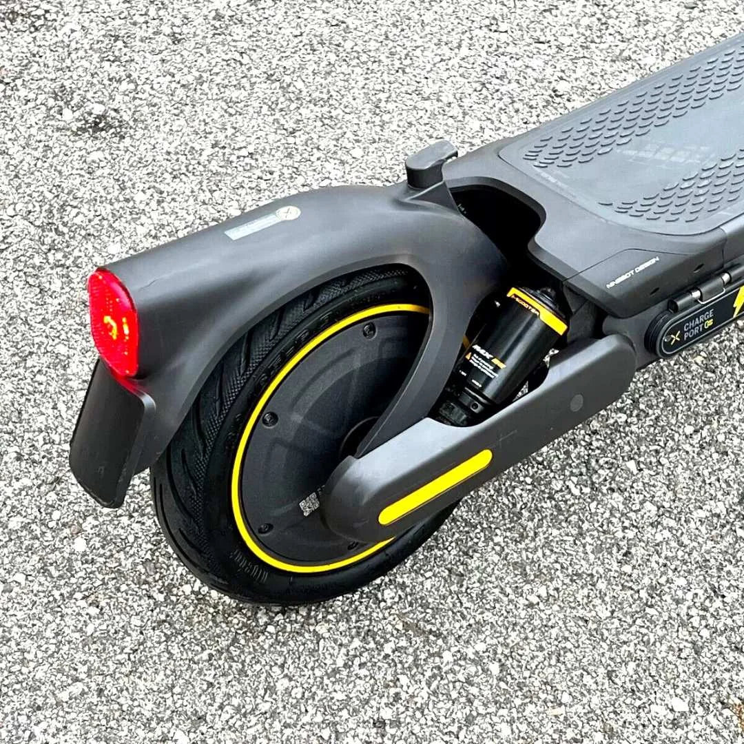 Segway - Max G2 Electric Kick Scooter Foldable w/ 43 Mile Range and 22 MPH Max Speed - Black - Good Condition - Image 4