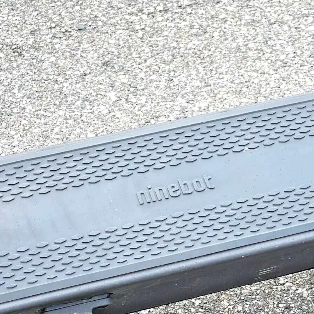 Segway - Max G2 Electric Kick Scooter Foldable w/ 43 Mile Range and 22 MPH Max Speed - Black - Good Condition - Image 8