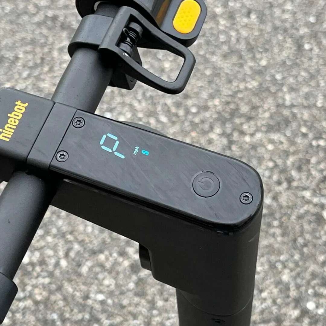 Segway - Max-G30P Electric Kick Scooter Foldable Electric Scooter w/40.4 Max Operating Range & 18.6 mph Max Speed - Black - MAX-G30P - Good Condition - Image 3